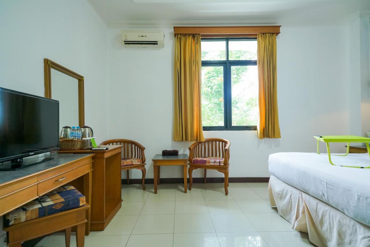 Urbanview By Millenium Hotel Pangkal Pinang Esterno foto